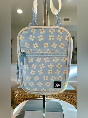 Thread Luna Floral Print Adjustable Crossbody/Shoulder Bag, VGUC